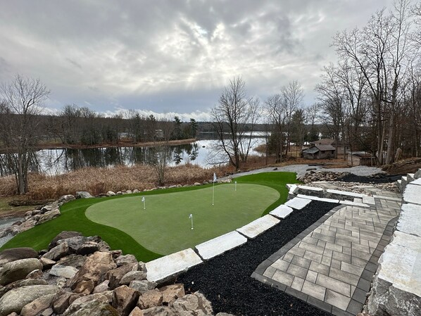CELEBRITY GREEN PAR 3 GOLF HOLE