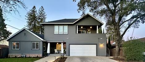 The Bird Nest is the upstairs unit with the balcony overlooking Lincoln Street.