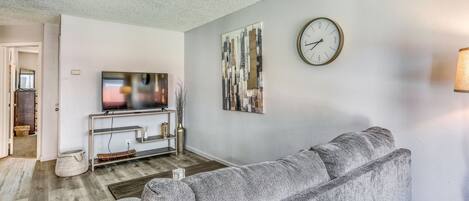 Fresno Vacation Rental | 2BR | 1BA | 775 Sq Ft | Step-Free Access