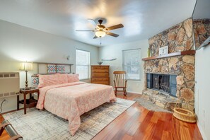 Bedroom Suite | Wood-Burning Fireplace | Keyless Entry