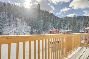 Balcony | 1 Mi to Red River Ski & Summer Area