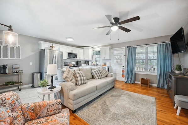 Vine Grove Vacation Rental | 3BR | 1BA | 1,000 Sq Ft | Stairs Required