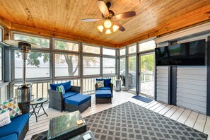 Screened Porch | Single-Story Cottage w/ Loft | Central Heating & A/C