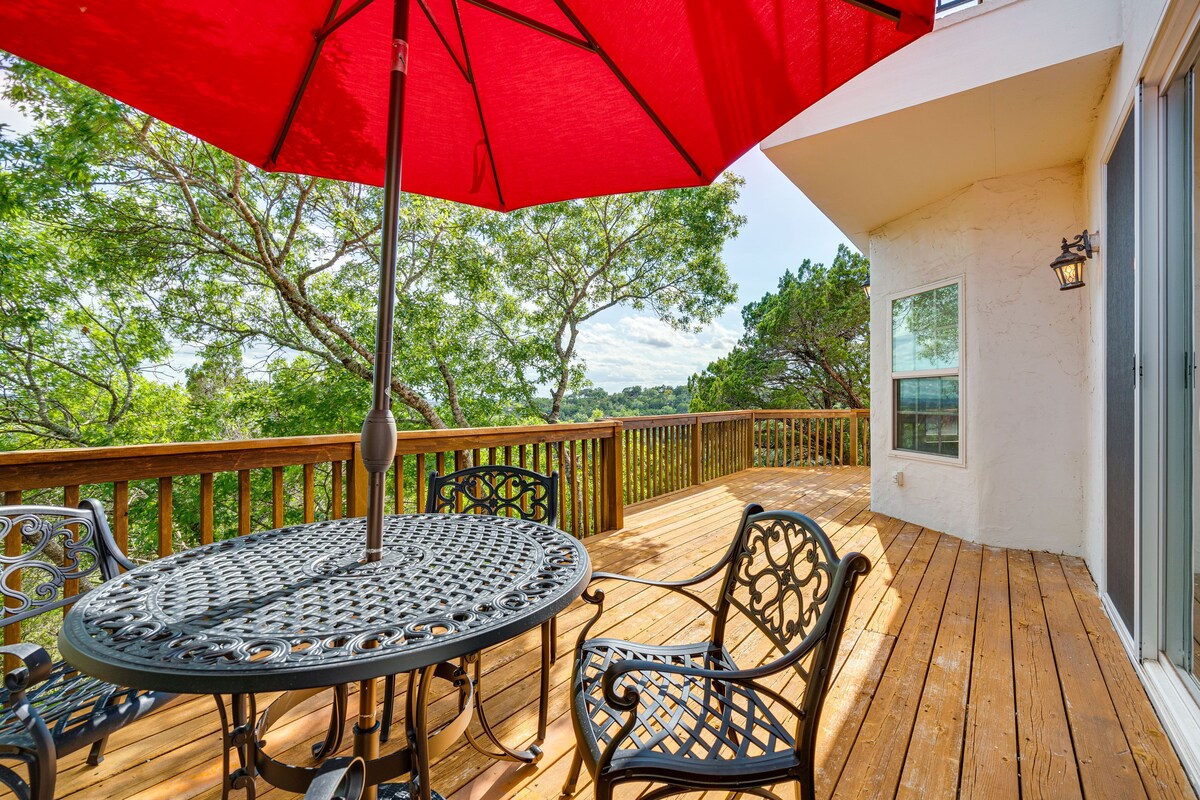 Jonestown Retreat w/ Deck: 6 Mi to Lake Travis!