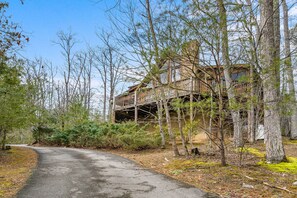 Driveway at Alpine Romance, a 2 bedroom cabin rental located in Pigeon Forge with a dusting of snow