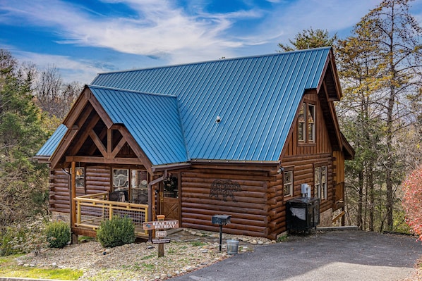 Front Exterior of Bear Feet Retreat, a 1 bedroom cabin rental located in pigeon forge