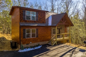 Bessy Bears Cabin, a 2 bedroom cabin rental located inGatlinburg