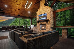 black-bear-and-biscuits-lodge-twilights-4