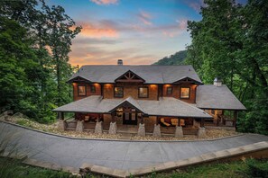 black-bear-and-biscuits-lodge-twilights-3