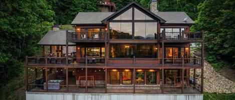 black-bear-and-biscuits-lodge-twilights-25