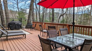 Exterior side view at Buena Vista Getaway, 3 bedroom cabin rental located in Gatlinburg