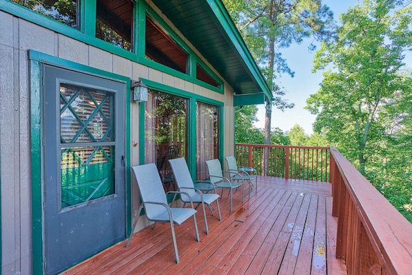 Main entrance and seating on the deck at Bushwood Lodge, a 3-bedroom cabin rental located in Gatlinburg