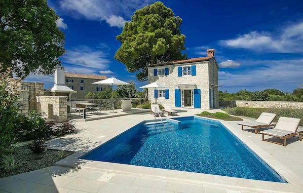 pool