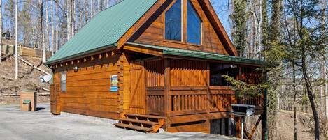 Honeymoon in Gatlinburg, a 1 bedroom cabin rental located in Gatlinburg