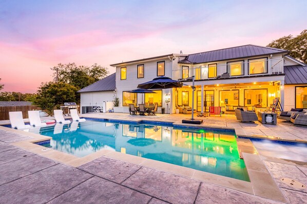A luxury lakefront 5 bedroom home in Azle, Texas!