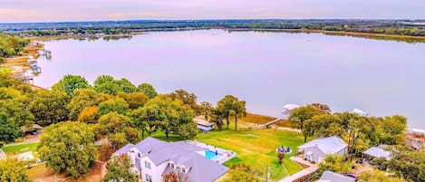 Welcome to the Lazy Longhorn - this house has everything you need and with the BEST VIEWS!