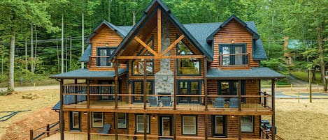 at swish splash lodge a 4 bedroom cabin rental located in gatlinburg