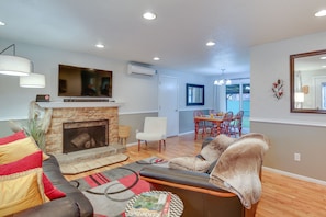 Living Room | Free WiFi | Smart TV | Central A/C