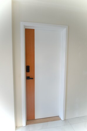 Topenga Studio - Door