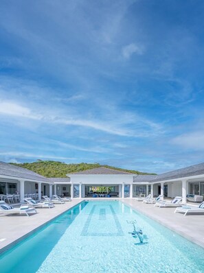 La Perla Palais Pool Area