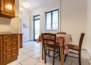 Livingroom, dining table-Loft-Elba Island