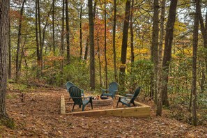 This spectacular Blue Ridge cabin rental has an inviting firepit