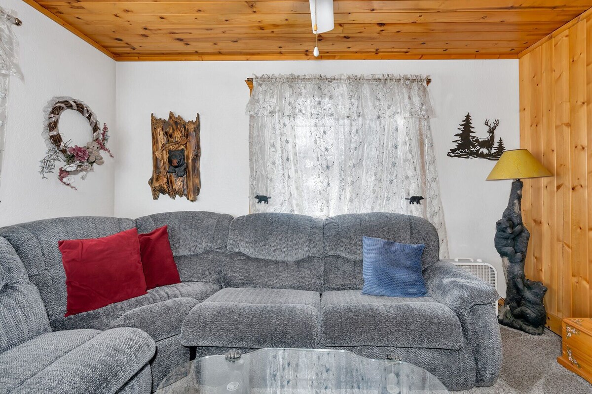 Cozy Bear South – Charming 2 BDR Cabin within Yosemite!