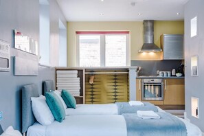 Campbell Square Roof Terrace Apartment, Liverpool - Host & Stay