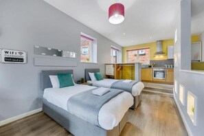 Campbell Square Roof Terrace Apartment, Liverpool - Host & Stay