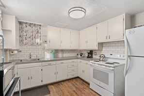 Fully-equipped Kitchen | Everything you could need!