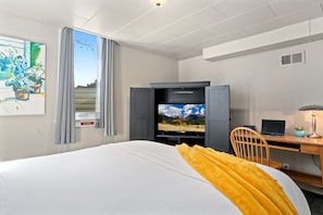 Bedroom 1 | Queen Bed with Laptop-friendly Workspace and TV