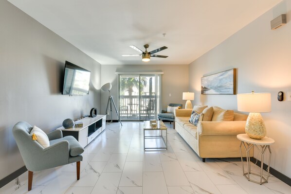 Living Room | Full Sleeper Sofa | Free WiFi | Smart TV | Board Games