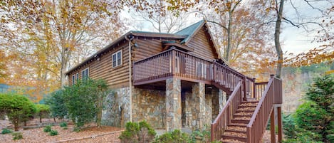 Rutherfordton Vacation Rental | 4BR | 4.5BA | 3,323 Sq Ft | Stairs to Access