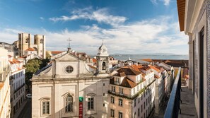 Ideally located to visit the city and enjoy de amazing view #lisbon #view #pt #portugal