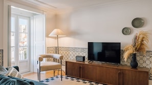 The decoration gives a warm and inviting atmosphere with great attention to detail.
#design #detail #portugal #pt #lisbon