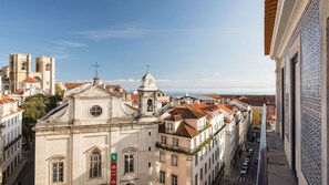 Embrace Lisbon's lifestyle, contemplating the breathtaking views of the old town and the Tagus River.
#oldtown #cityview #balcony #portugal #pt #lisbon