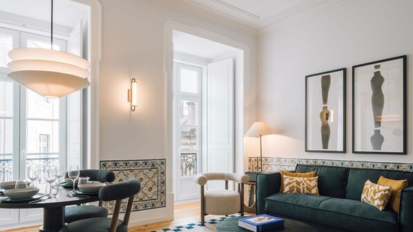 The townhouse was recently reconstructed and decorated with top-notch materials and plenty of natural light.
#design #naturallight #portugal #pt #lisbon