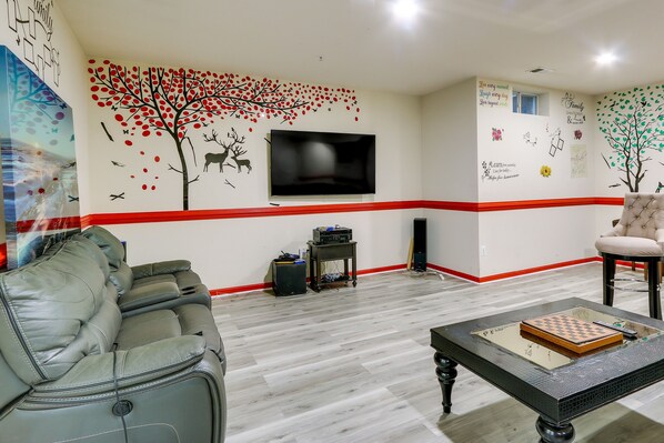 Clarksburg Vacation Rental | 1BR | 1BA | 1,300 Sq Ft | Stairs Required