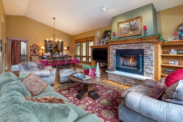 45 Thackwell Lane - a SkyRun Keystone Property - The huge living room offers ample space to relax and enjoy life