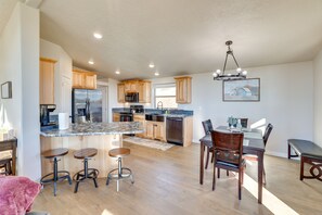 Dining Area | Kitchen