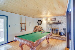 Pool Table | Wood-Burning Fireplace | Board Games | Free WiFi