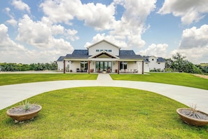 Be greeted with this awesome views at Skyview Ranch!