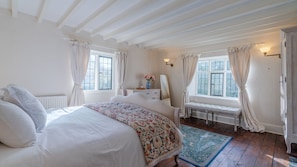 The Mayfair Bedroom, Foxholme Manor, Bolthole Retreats