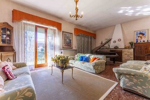 Autumn, Living Room, Spring, Summer