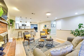 Living Room | Fireplace | Smart TV | Free WiFi