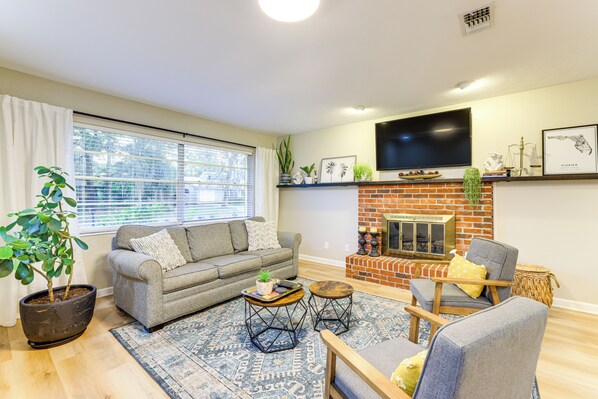 Gainesville Vacation Rental | 3BR | 2BA | 1,700 Sq Ft | 2 Steps Required