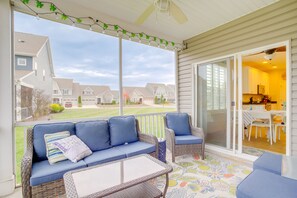 Screened-In Porch | Community Amenities
