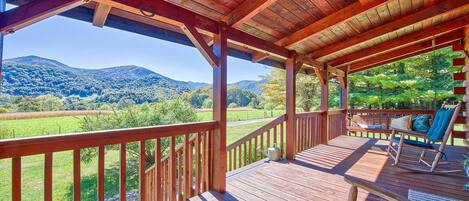 Enjoy the front porch year-round. Mountain vistas and wandering wildlife.