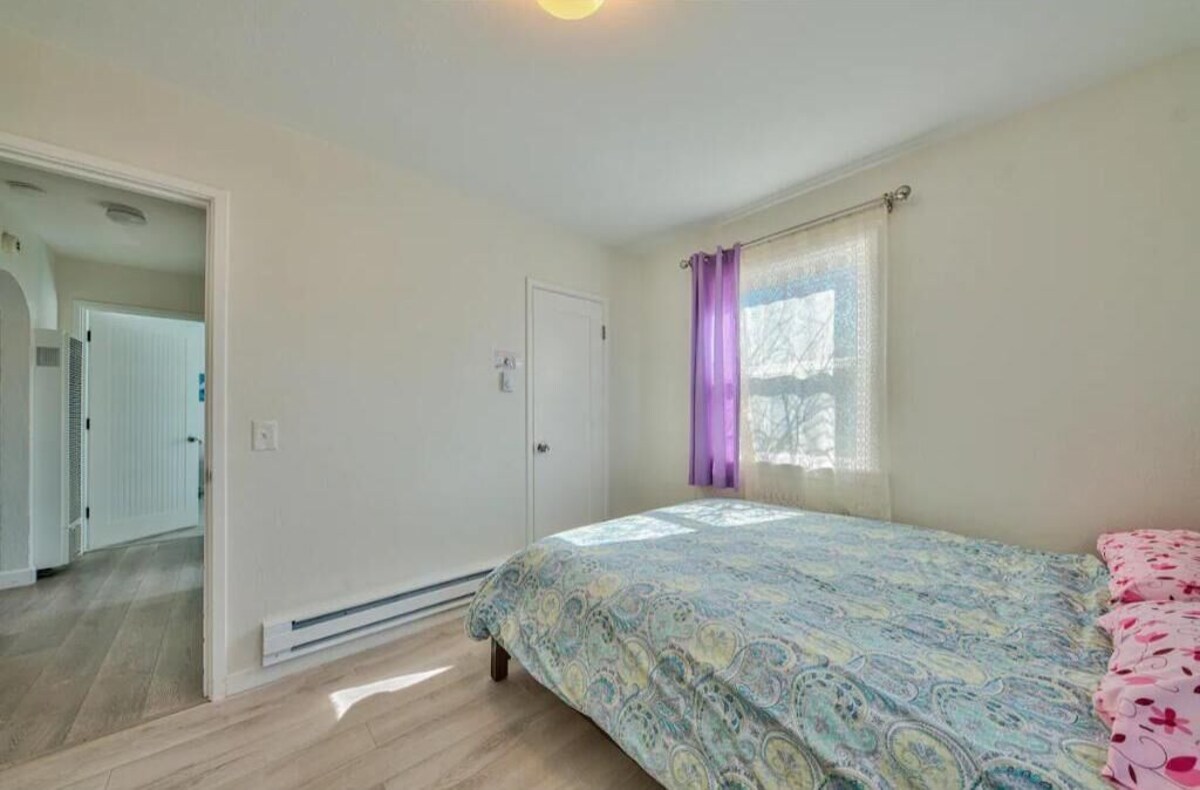Charming Entire House With Free Parking on Premise