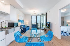 Miami 1 Bedroom Dining Room